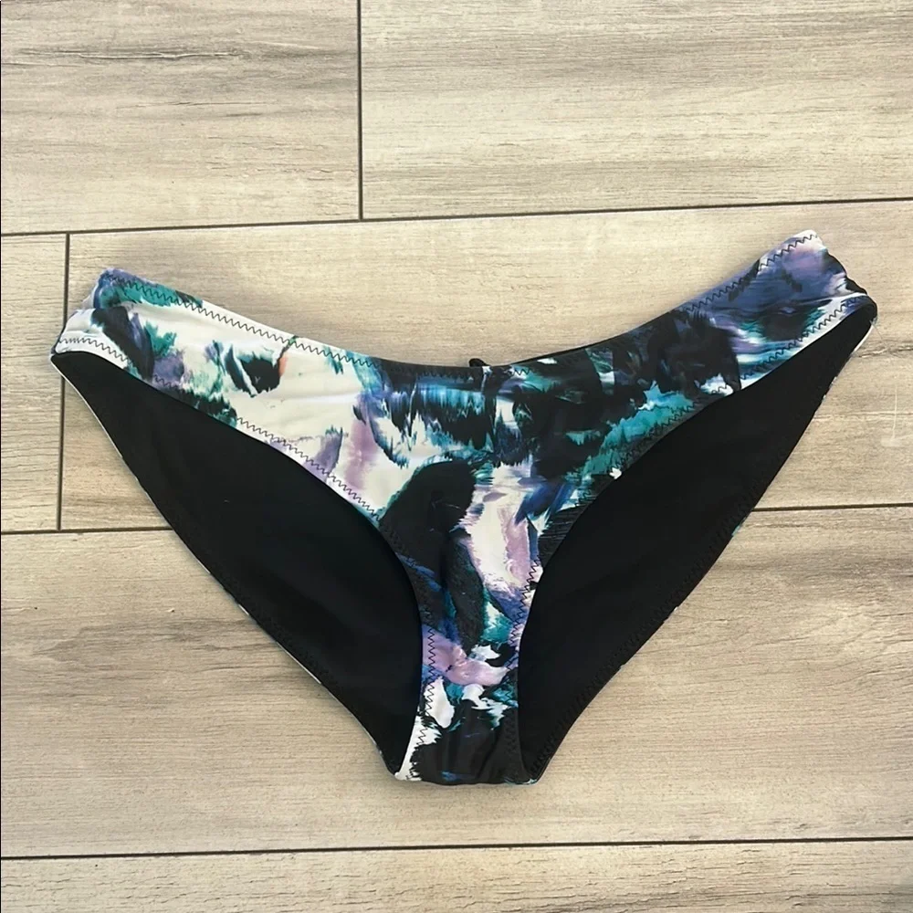 Fabletics blue white